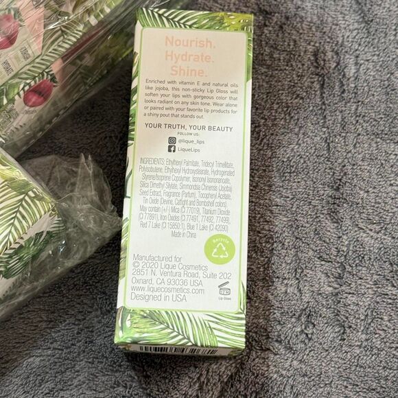 Lique Lip Gloss in Bombshell Reseller Bundle! - Picture 3 of 3